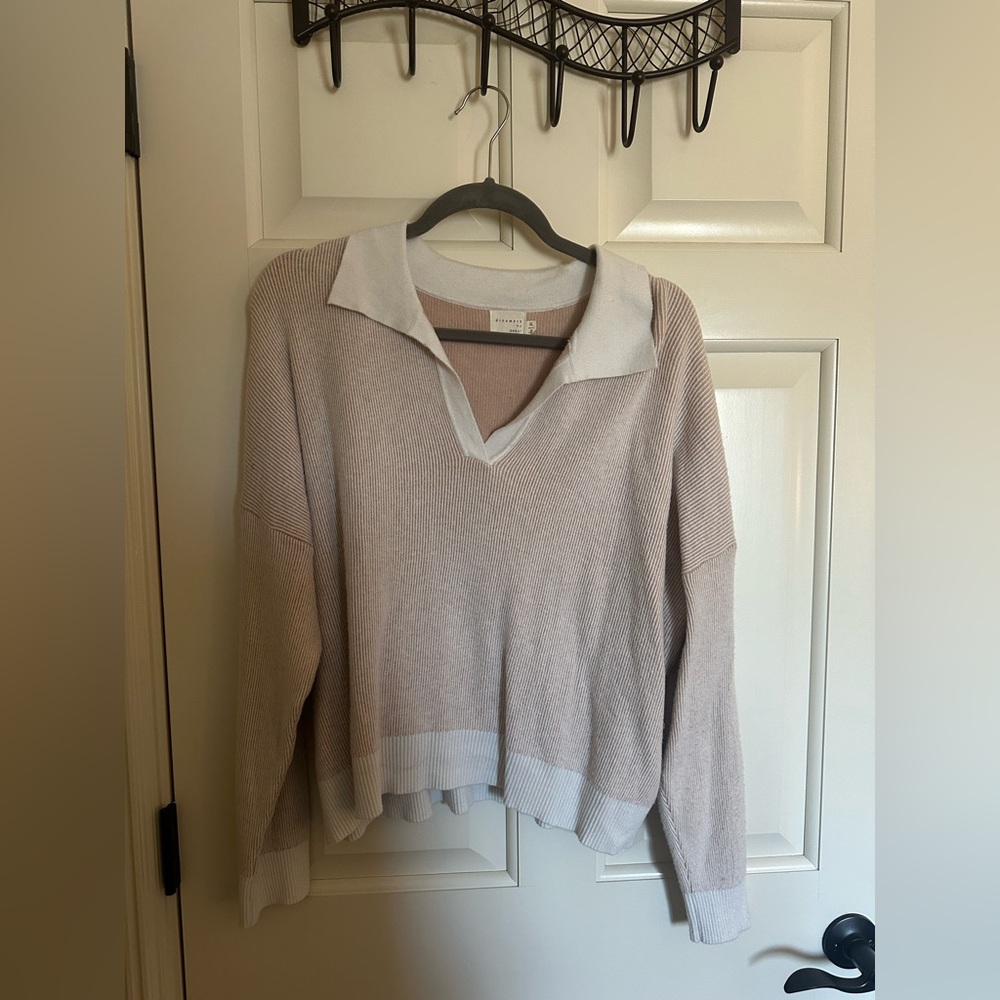 Women's Collared V-Neck Sweater in Light Taupe